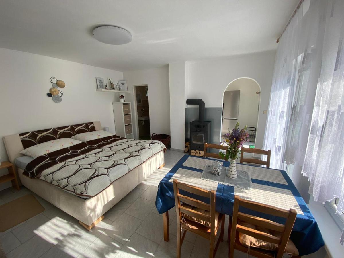Apartman Beniskovec, Сухдол-над-Лужницы Экстерьер фото